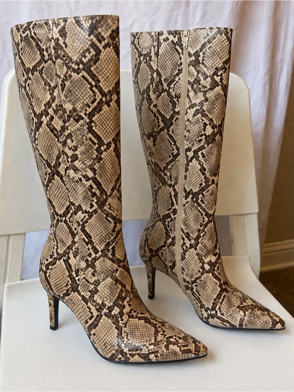 Snake Print Knee High Boots Pointed Toe Stiletto Size 8 Like New